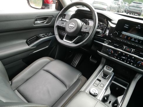Certified 2024 Nissan Pathfinder SL AWD/4WD image 9