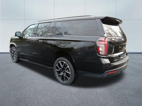 Used 2023 Chevrolet Suburban RST w/ Luxury Package image 3
