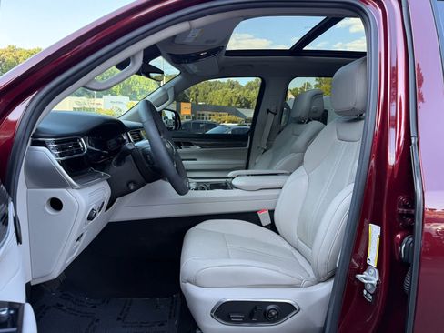 Used 2022 Jeep Wagoneer Series II w/ Premium Group I AWD/4WD image 12