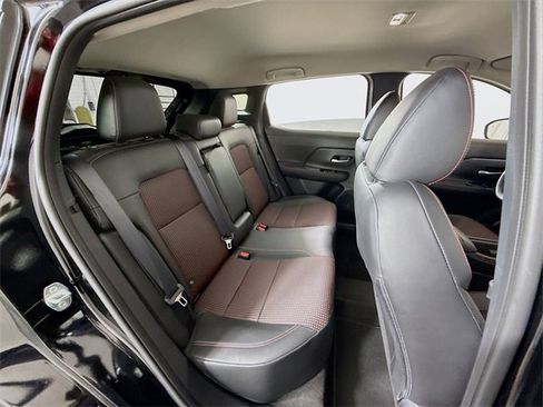Certified 2025 Nissan Kicks SR image 27