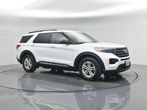 Used 2021 Ford Explorer XLT image 7