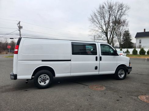 Used 2017 GMC Savana 3500 Extended image 17