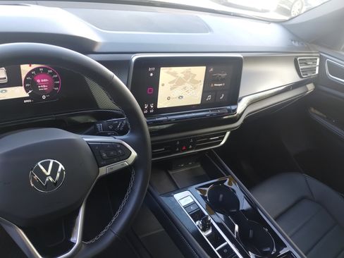 Used 2024 Volkswagen Atlas Cross Sport SEL image 12