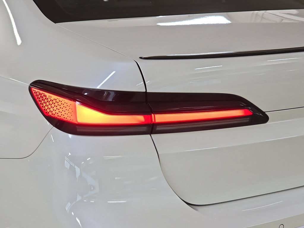 Used 2023 BMW 740i RWD image 33