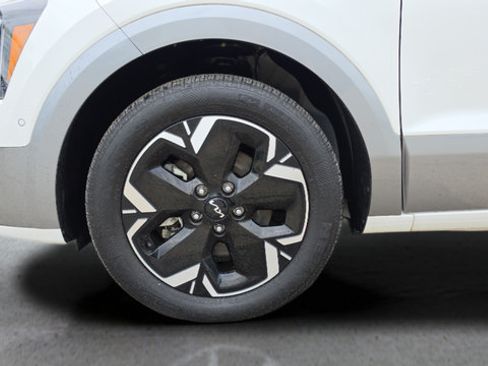 Used 2024 Kia Niro Wave w/ Wave Preserve Package FWD image 47