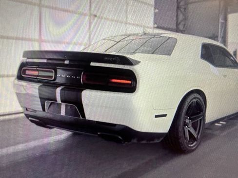 Used 2017 Dodge Challenger SRT Hellcat RWD image 6