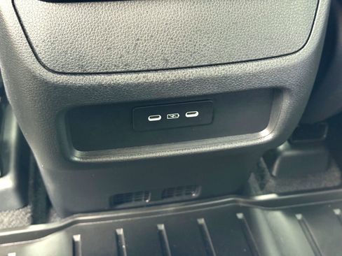 Used 2025 Honda Pilot Sport image 19