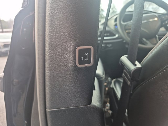 Used 2024 Chrysler Pacifica Premium FWD image 27
