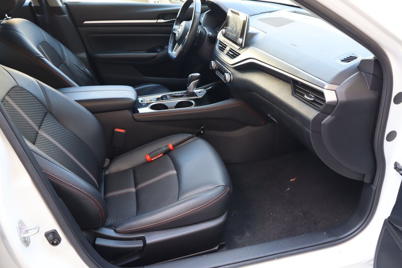 Used 2024 Nissan Altima 2.5 SR FWD image 16