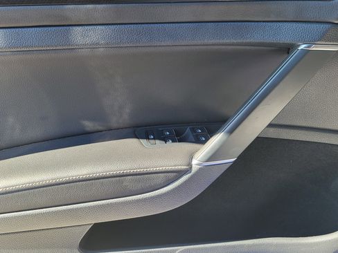 Used 2018 Volkswagen Golf R 4-Door image 43