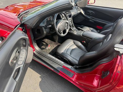 Used 2001 Chevrolet Corvette Convertible w/ Preferred Equipment Group2 RWD image 7