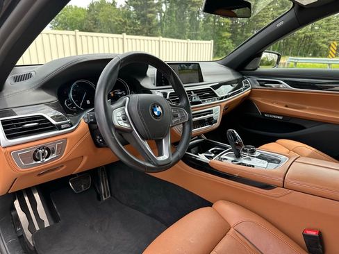 Used 2018 BMW 750i xDrive AWD/4WD image 17