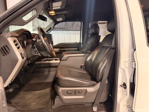 Used 2015 Ford F250 Lariat w/ Lariat Interior Package AWD/4WD image 4