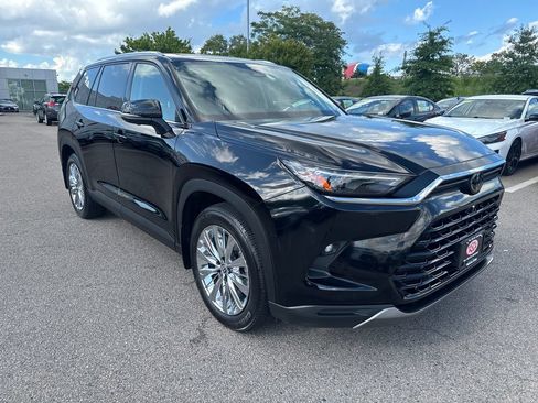 Used 2024 Toyota Grand Highlander AWD image 12