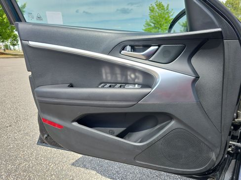 Used 2025 Genesis G70 2.5T AWD/4WD image 24
