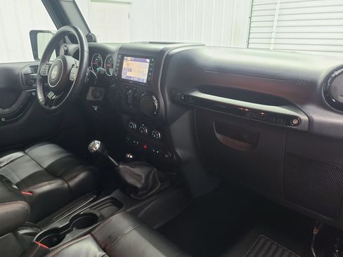 Used 2012 Jeep Wrangler Unlimited Sahara AWD/4WD image 39
