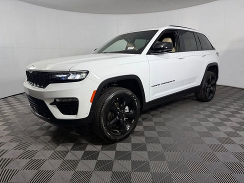 Used 2025 Jeep Grand Cherokee Limited w/ Luxury Tech Group II image 3