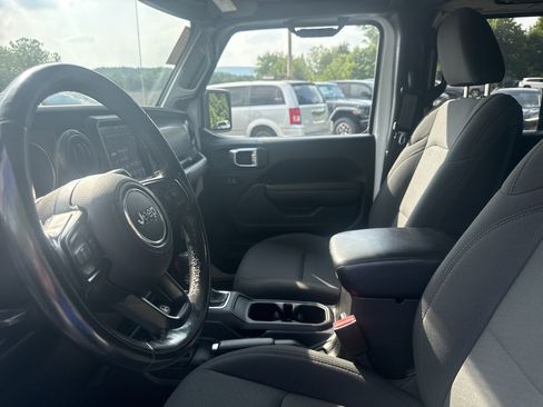Used 2022 Jeep Gladiator Sport AWD/4WD image 4