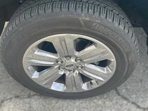 Used 2018 Ford F150 Lariat w/ Equipment Group 502A Luxury image 4