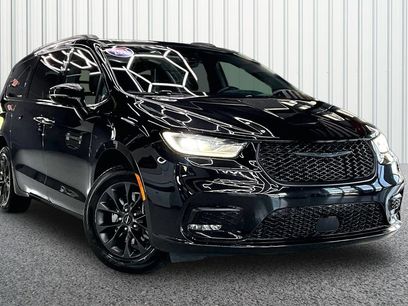 Used 2021 Chrysler Pacifica Limited w/ S Appearance Package