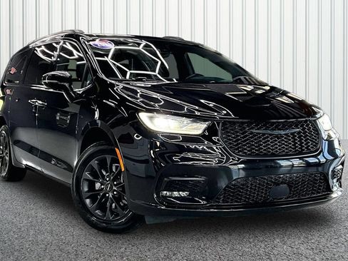 Used 2021 Chrysler Pacifica Limited w/ S Appearance Package AWD/4WD image 1