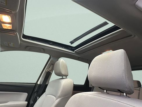 Used 2015 Subaru Forester 2.5i Premium w/ All-Weather Package image 9