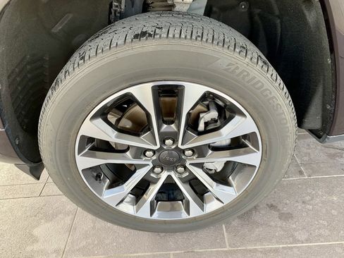 Used 2023 Jeep Grand Cherokee L Overland image 9