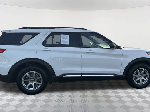 Used 2020 Ford Explorer XLT w/ Comfort Package image 4
