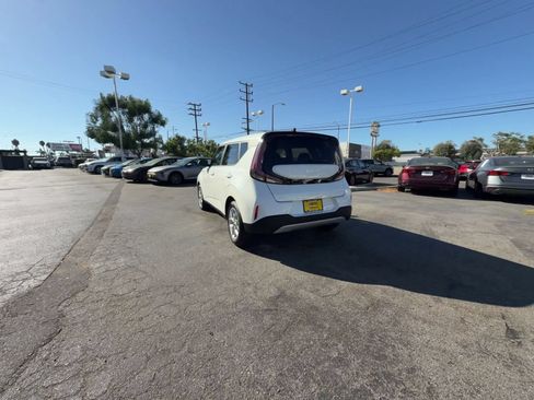 Used 2025 Kia Soul LX w/ LX Technology Package FWD image 10