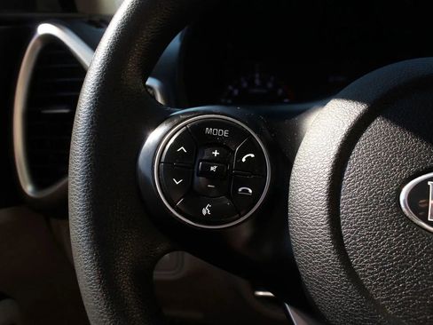 Used 2020 Kia Soul S FWD image 24