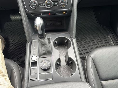 Used 2020 Volkswagen Atlas Cross Sport SE image 25