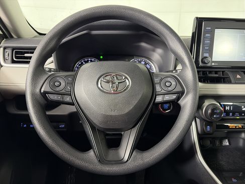 Used 2020 Toyota RAV4 XLE image 30