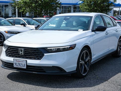 Used 2023 Honda Accord Sport image 3