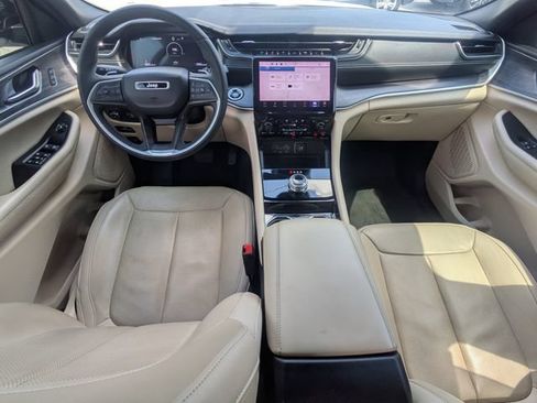 Used 2023 Jeep Grand Cherokee L Limited w/ Luxury Tech Group II RWD image 16