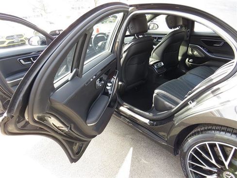 Certified 2022 Mercedes-Benz S 500 4MATIC image 22