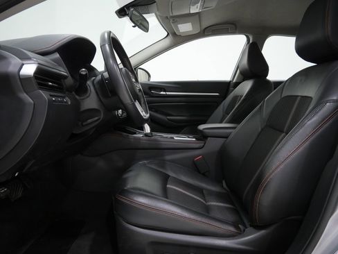 Used 2024 Nissan Altima 2.5 SR FWD image 11