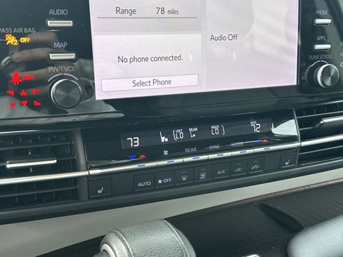 Used 2022 Toyota Sienna XLE image 25