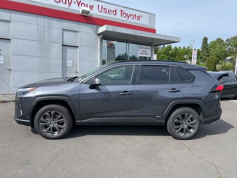 Used 2023 Toyota RAV4 XLE Premium AWD/4WD image 7