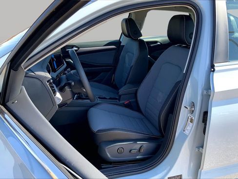 New 2026 Volkswagen Jetta SE FWD image 9