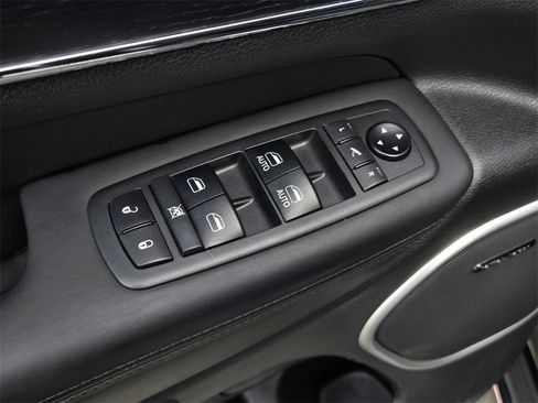 Used 2018 Jeep Grand Cherokee Summit image 12