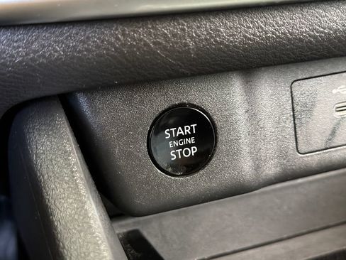 Used 2025 Nissan Rogue SV FWD image 6