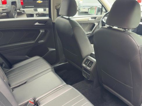 Used 2022 Volkswagen Tiguan SE AWD/4WD image 12
