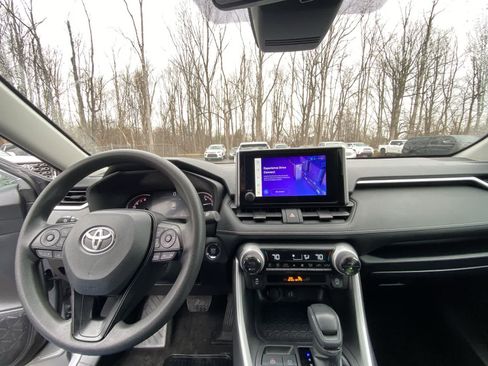 Used 2025 Toyota RAV4 XLE image 21