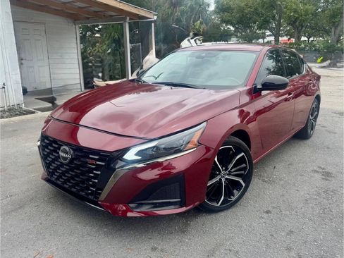 Used 2025 Nissan Altima 2.5 SR FWD image 2