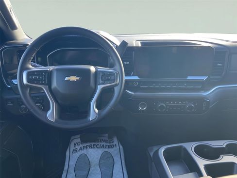 Used 2024 Chevrolet Silverado 1500 LT image 25