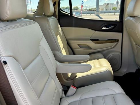 Used 2018 GMC Acadia Denali w/ Technology Package FWD image 4