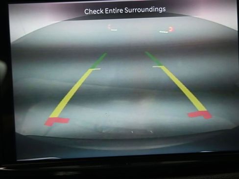 Used 2023 Chrysler Pacifica Touring-L FWD image 7