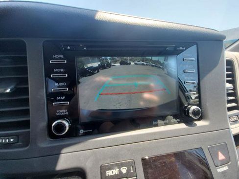 Used 2019 Toyota Sienna XLE FWD image 14
