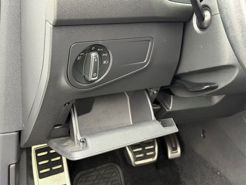 Used 2021 Volkswagen Tiguan SE R-Line image 18