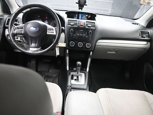 Used 2015 Subaru Forester 2.5i Limited AWD/4WD image 9